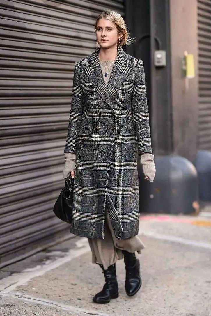 Coat + skirt = the most stylish and fashionable way to open in winter, it looks so good!