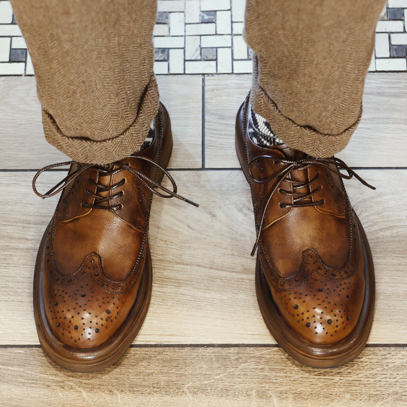 Round toe brogue engraved business casual leather shoes