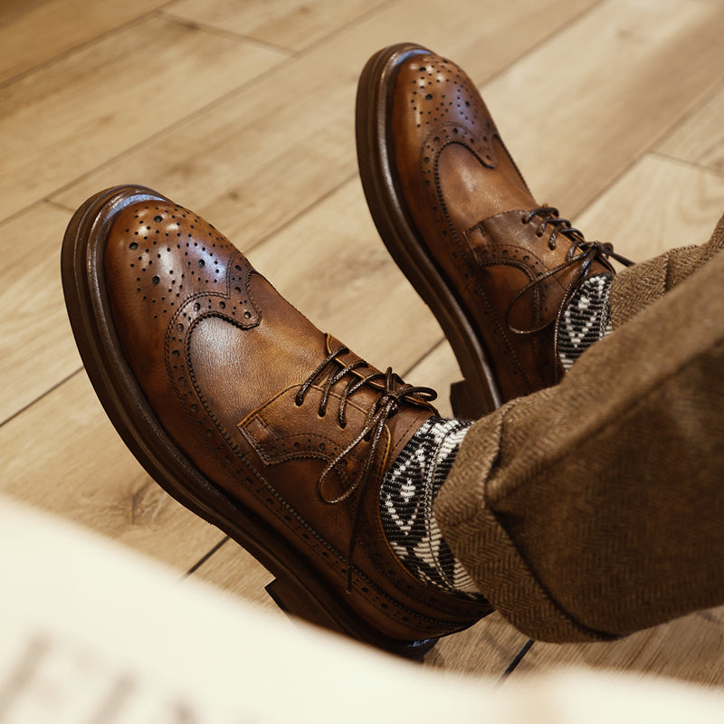 Round toe brogue engraved business casual leather shoes