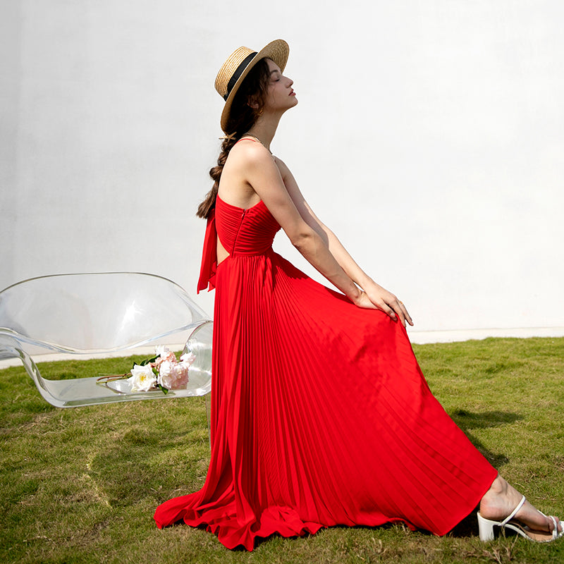 Women's summer red pleated suspender dress