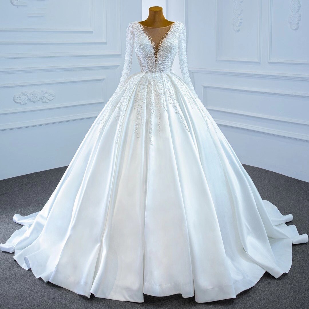 Luxury Pearls Ball Gown Wedding Dress Long Sleeve Elegant Satin Wedding Gown Bridal Dresses Court Train V Neck - LiveTrendsX