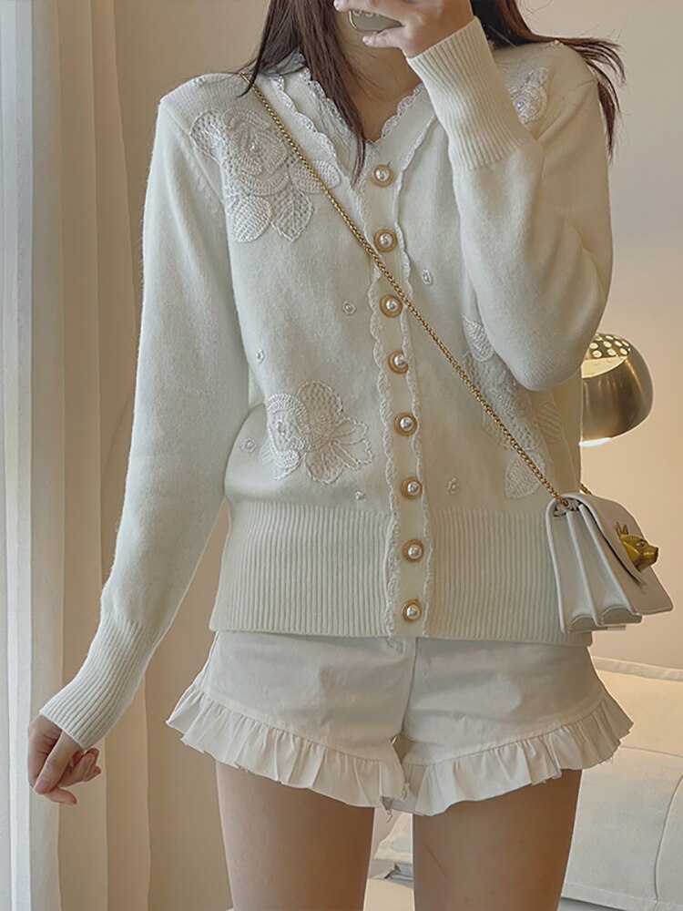 Women V-neck Pearls Buttons Sweater